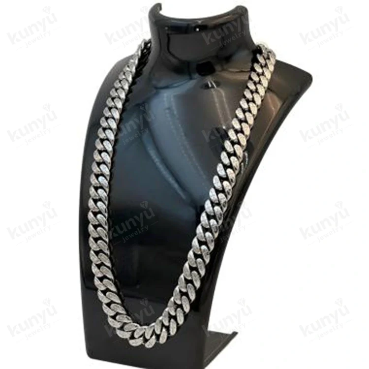 Why Is a Hip Hop Streetwear Necklace Essential for Modern Urban Fashion?