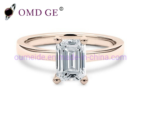 Classic Emerald Diamond Jewelry Engagement Ring in Red