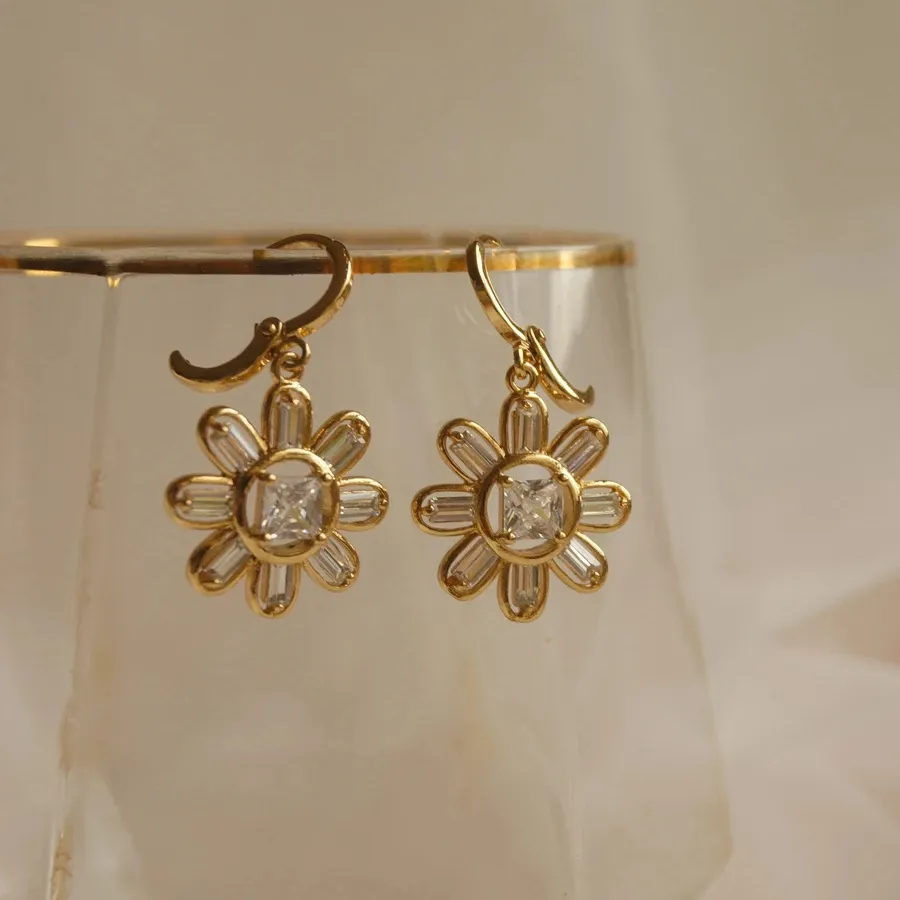 Custom Fashion Jewelry Flower Zirconia Dorp Earrings Brass Jewellery