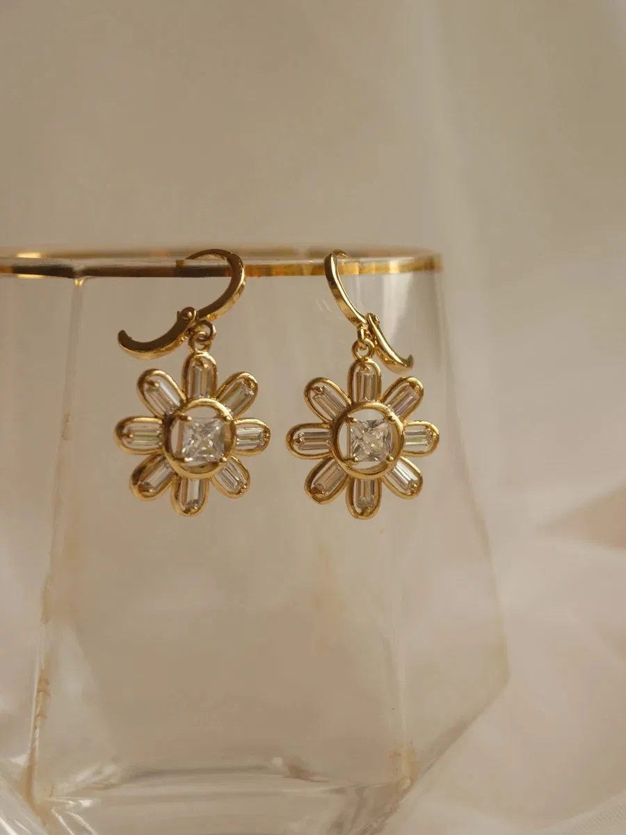Custom Fashion Jewelry Flower Zirconia Dorp Earrings Brass Jewellery