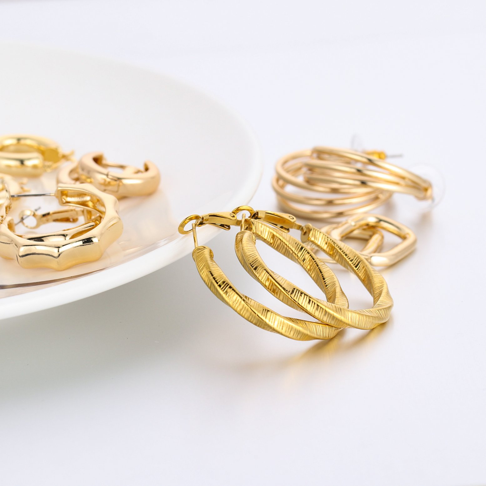 Fashion Custom Gold Twisted Stainless Steel Stud Huggie Gold Statement Hoop Earrings Women