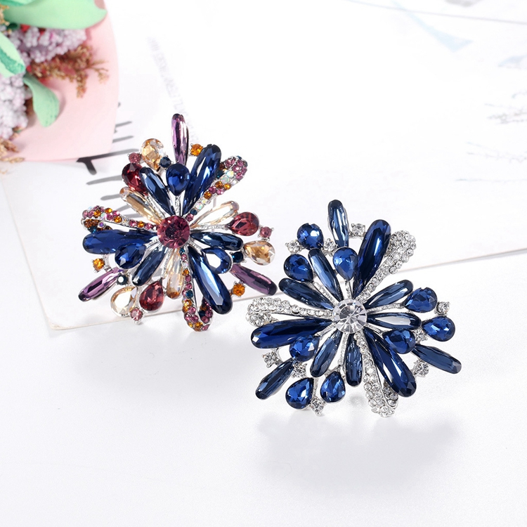 Hlal775 New Style Euramerican Blue Rhinodiamond Brooch of Female Type Flower Restoring Ancient Ways Is Simple Color Diamond Floral Corsage