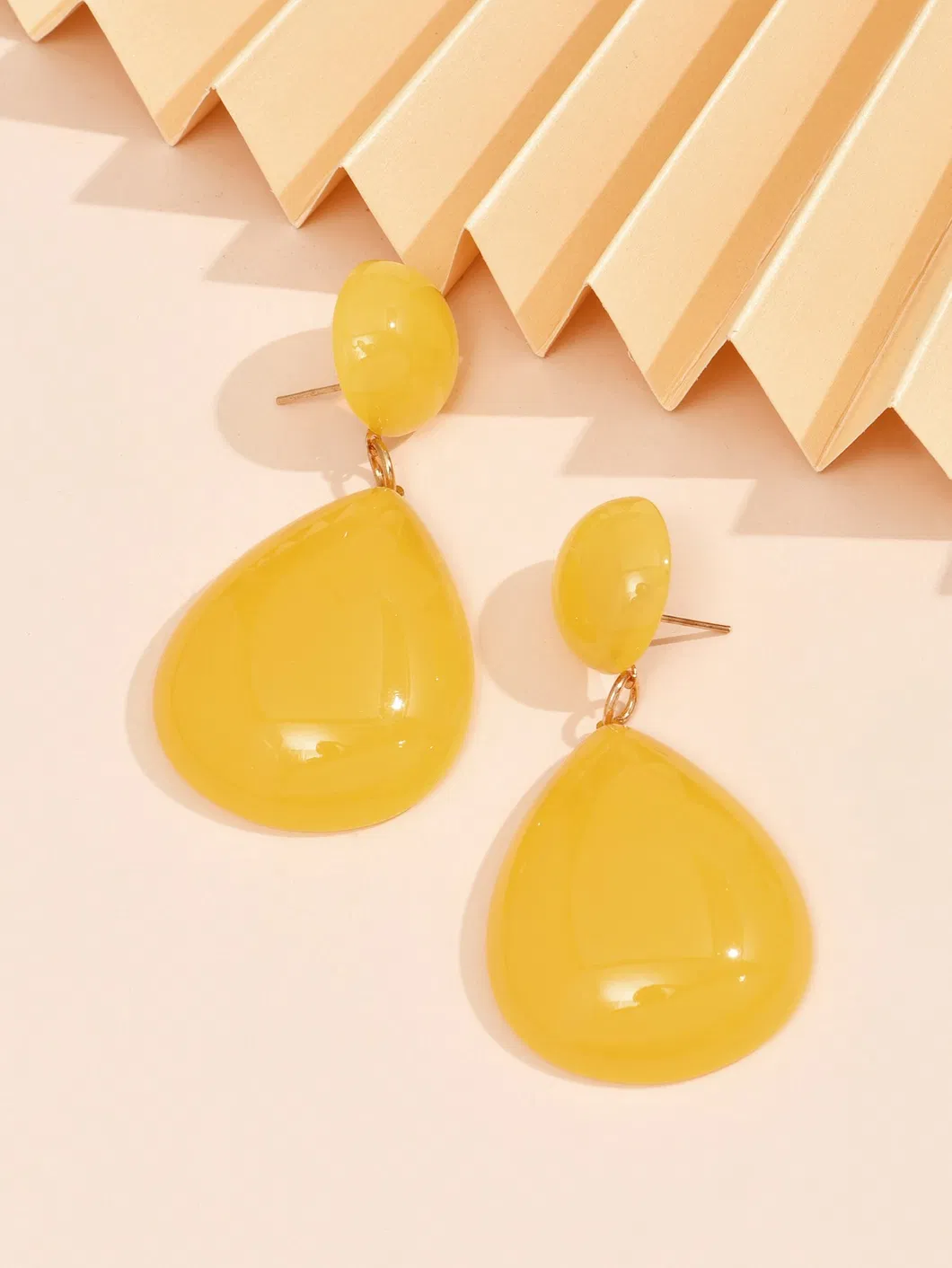 Stylish Vintage Women′ S Alloy Earrings Long Round Geometric Pine Stone Pendant Earrings